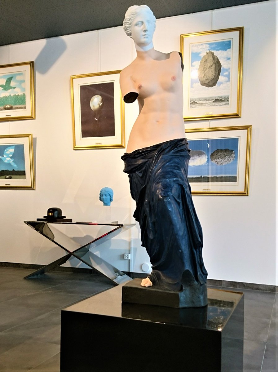 ManagementSwiss's tweet photo. René Magritte à Neuchâtel ! À ne pas manquer, du 19 mai au 16 juin 2018 🖼 A Smarthart Gallery https://t.co/LvOQLiDlXG https://t.co/BT2xeovSyp