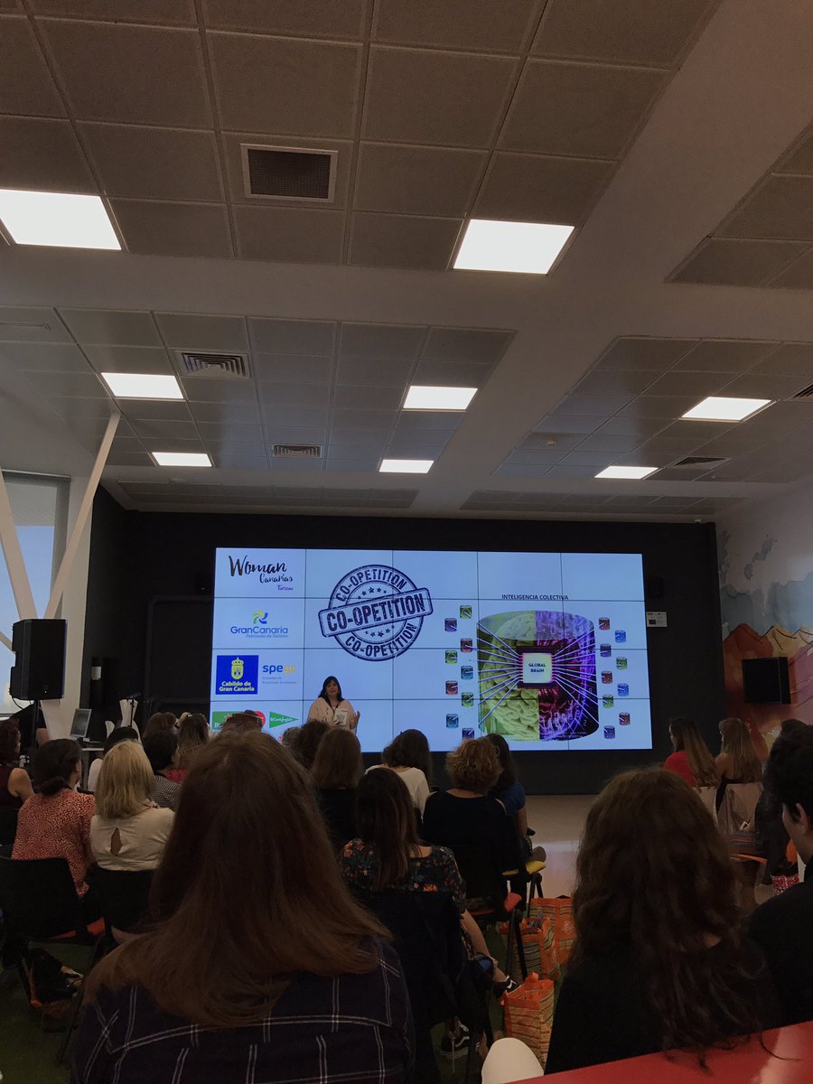 "La esencia de la competitividad de un destino está en la capacidad de colaboración de sus participantes" Me quedo con ganas de seguir escuchando a Rosa M. Batista Canino #WomanCanariasTurismo 👌🏽