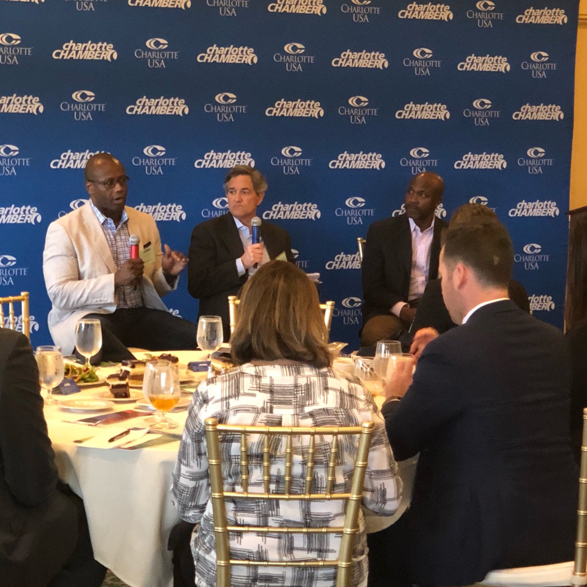 CltKarenPrice's tweet photo. Happening now: Transportation Conversation with @CATSRideTransit John Lewis, @TonyLathropLaw @NCDOT and @CLTgov Taiwo Jaiyeoba #NorthChapter @cltchamber, hosted by North Stone Country Club. @CLTChamberBob @StacksOfStyle https://t.co/n2vHM1NVeP