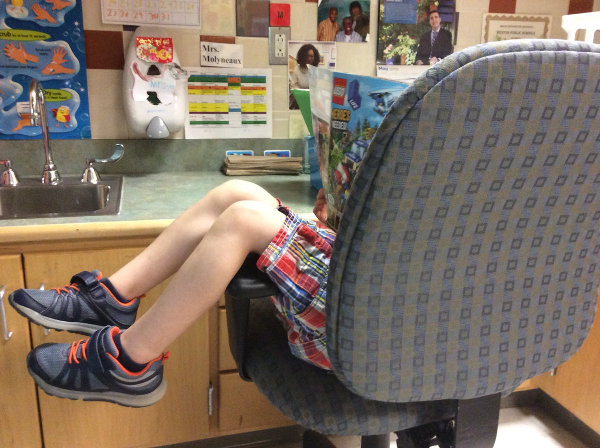 WymansWonders's tweet photo. I said get comfy during stamina reading, so he took me up on it! #isreading #kindergarten 🤣📚❤️🙌 https://t.co/aIqtMtdV7W