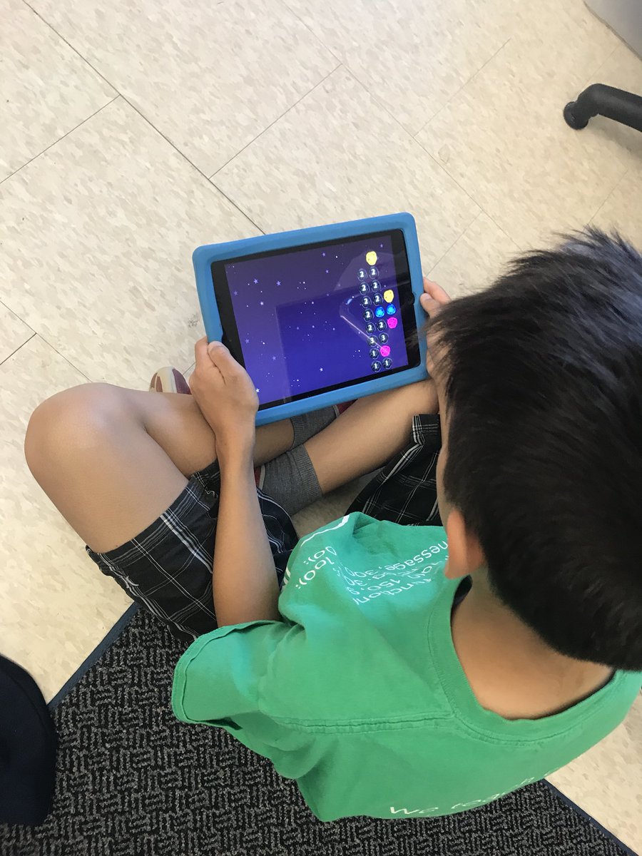 laclassedemmes's tweet image. Mme Berky and I are running our second @JFFete2018 expérience for some Grade 3/4 boys! #kidcoders #HourofCode @PlayCraftLearn @kodable @WonderWorkshop