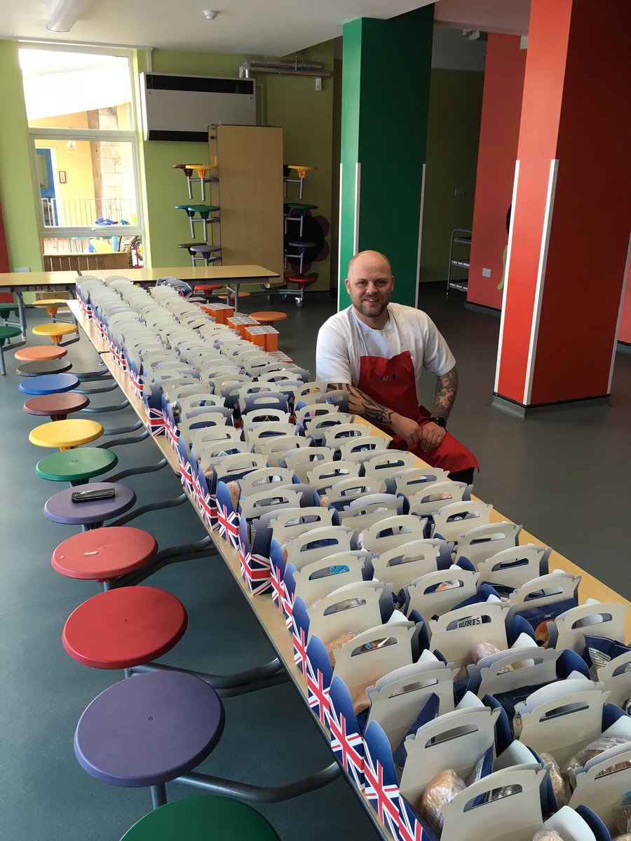 DrakePrimary's tweet photo. We all enjoyed today's royal celebration! The weather was kind. Great fun was had at our 'street' party. Thank you to Iain and the team for putting on an amazing buffet lunch. #catered #reachsouth https://t.co/9V7zQc12qM