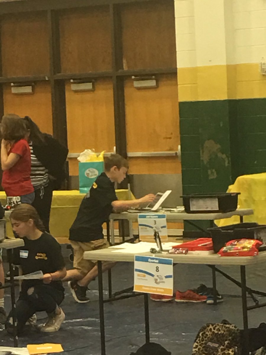 sheilablue7's tweet photo. Crain’s Creek did an awesome job today at Middle School Robotics!@JilianReynolds @CCMS_MCS #ncrobotics https://t.co/omPAn7kokY