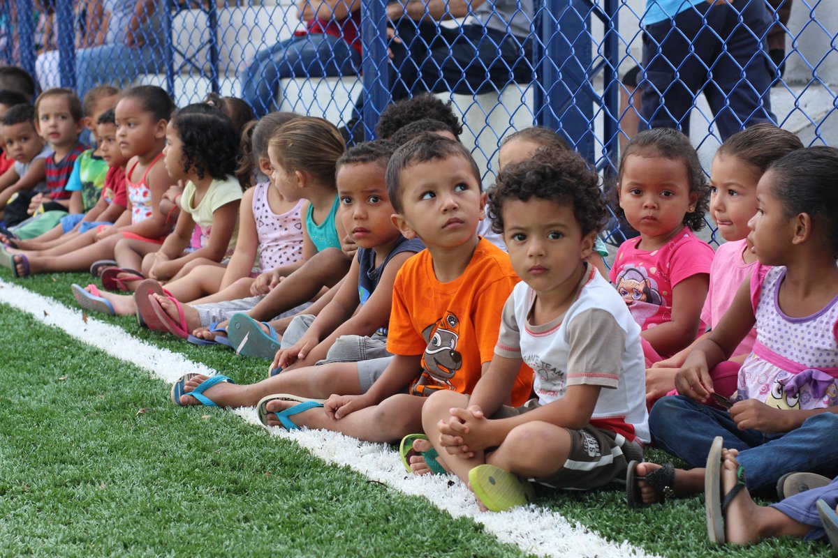 sfw_tweets's tweet photo. Let the games begin! We're delighted to see a new safe place for football &amp; social development in Jardim Born Jesus community, São Paulo, Brazil. @FundEprocad will use the field for #football4good programmes &amp; will benefit about 2,000 people. @UefaFoundation @konami #FieldinaBox https://t.co/hBTUi7lsu1