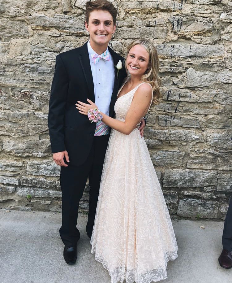 bfclubdress's tweet photo. SIMPLY MAGNIFICENT in @jovanifashions ✨
.
.
Our STUNNING prom rep @laurenflanigan7 ❤️
.
.
.
#prom #promrep #prom2018 #prom2k18 #promdress #jovani #jovaniprom #jovanidress #bfclubdress https://t.co/gLJ6Vobv9h