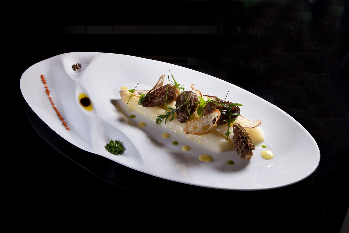 “LES MORILLES” from <a href="/JoelRobuchonUSA/">Joël Robuchon USA</a>. White asparagus with Oregon morels and vin jaune sauce. Known as a springtime delicacy, white asparagus is grown underground, which gives it a mellower, subtly sweeter taste than green asparagus. 📷: IG user @battmanstudios