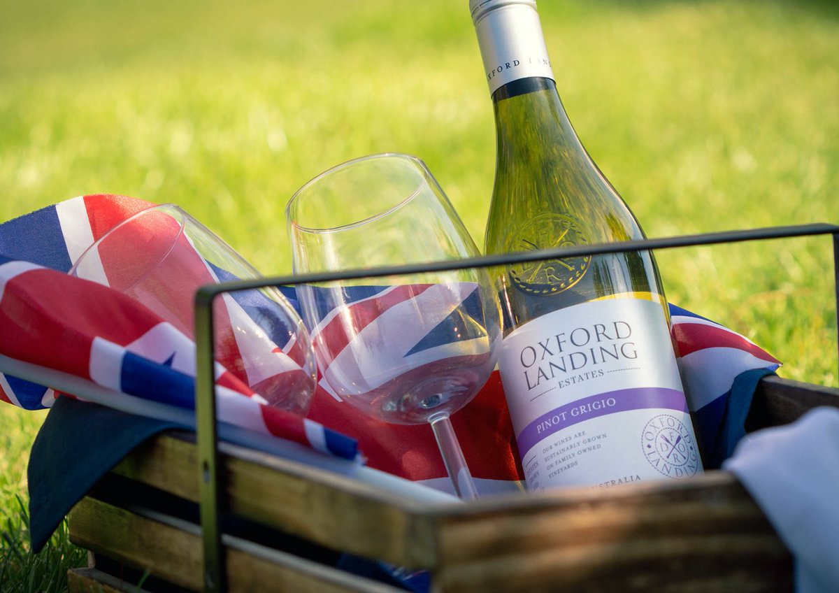 Raising a refreshing glass of Oxford Landing Estates Pinot Grigio to the happy couple. #RoyalWedding
bit.ly/2KB6pgZ