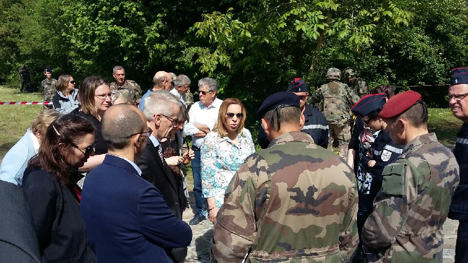 Prefet77's tweet photo. #Dircab77 #SPProvins #DDSP77 @Sdis77 assistent à une manœuvre militaire avec franchissement de la Seine en Bassée Francilienne. Le but : placer les jeunes lieutenants en situation de responsabilité et parachever leur formation de spécialisation. #DMD77 https://t.co/qKRcG75XlT