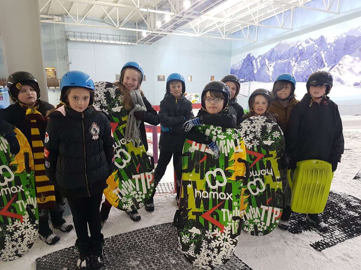 MissRimmerMLP's tweet photo. We loved sledging and going down the snow slides 😁 @Chill_Factore @MabLanePri https://t.co/951bYWZ7oK