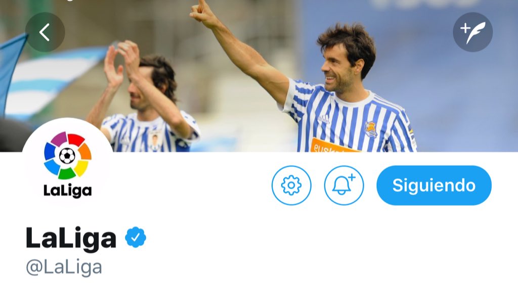 InigoTxuriUrdin's tweet photo. Bonito detalle de @LaLiga con dos cracks de la @RealSociedad . #Kapitaina #Txarly #XP10 #OneClubMen https://t.co/PU371hY9o0