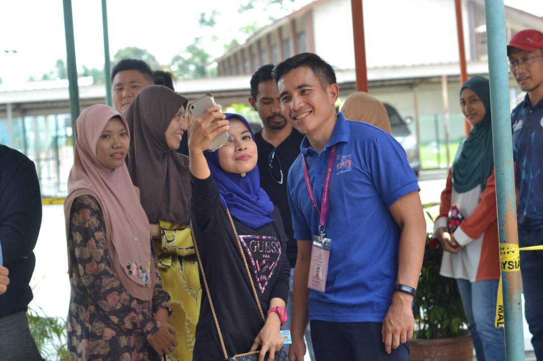 Had fair share of selfies, and earned a dubious "jambu" epithet. In hindsight, although there might have been some excitement about my candidacy, there were signs that beyond the immediate BN core supporters, many of the same people who wanted photos weren't gonna vote for me.