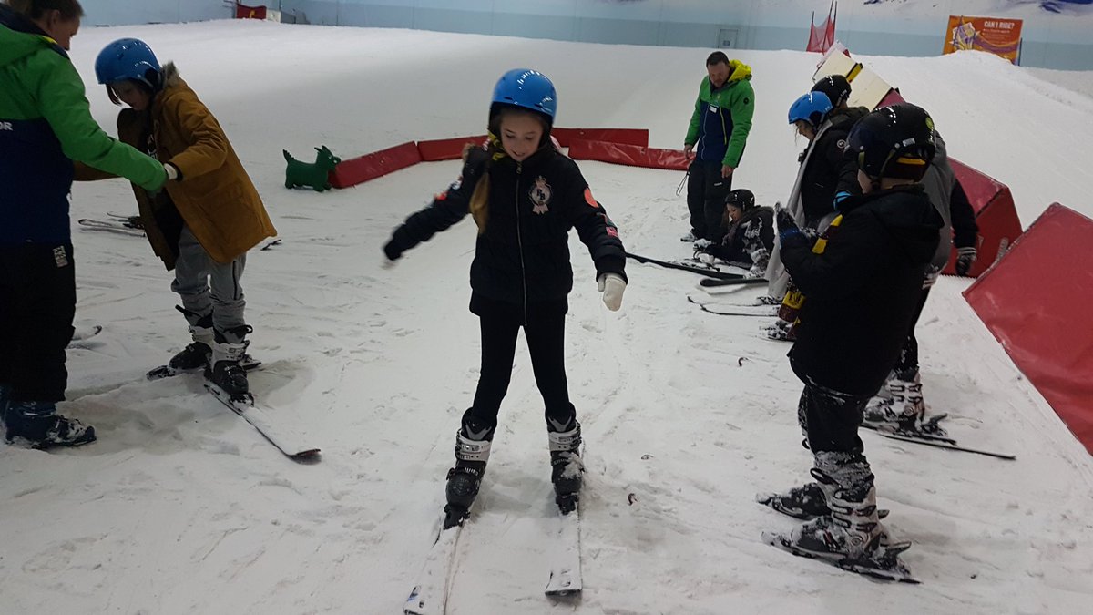 MissRimmerMLP's tweet photo. Skiing ⛷⛷ @MabLanePri https://t.co/6nrZyYAmKb