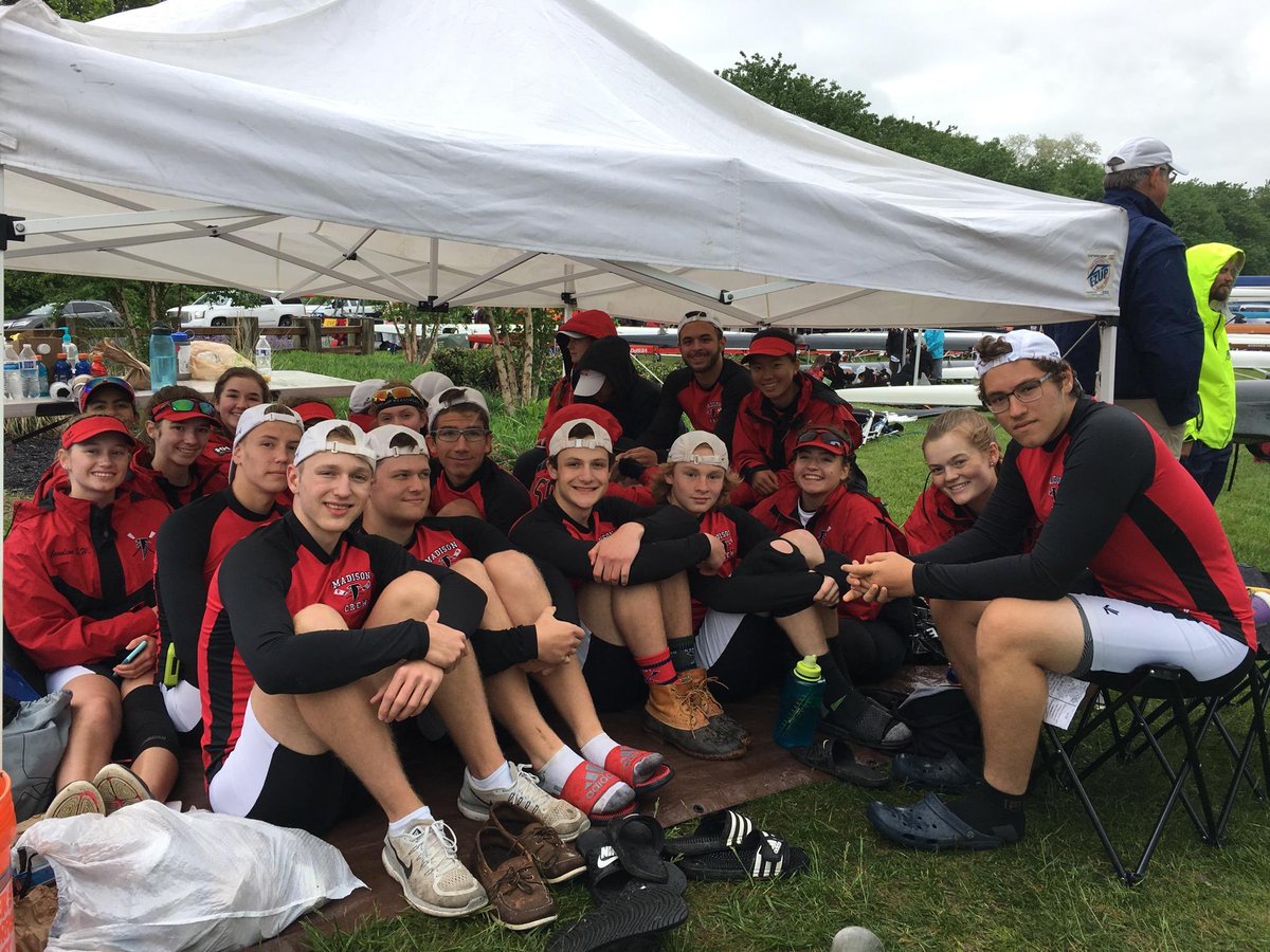claire_marble's tweet photo. @WarhawkCrew boys and girls jr 8 - just trying to stay dry #Stotes2018 https://t.co/xWZGPXZZuG