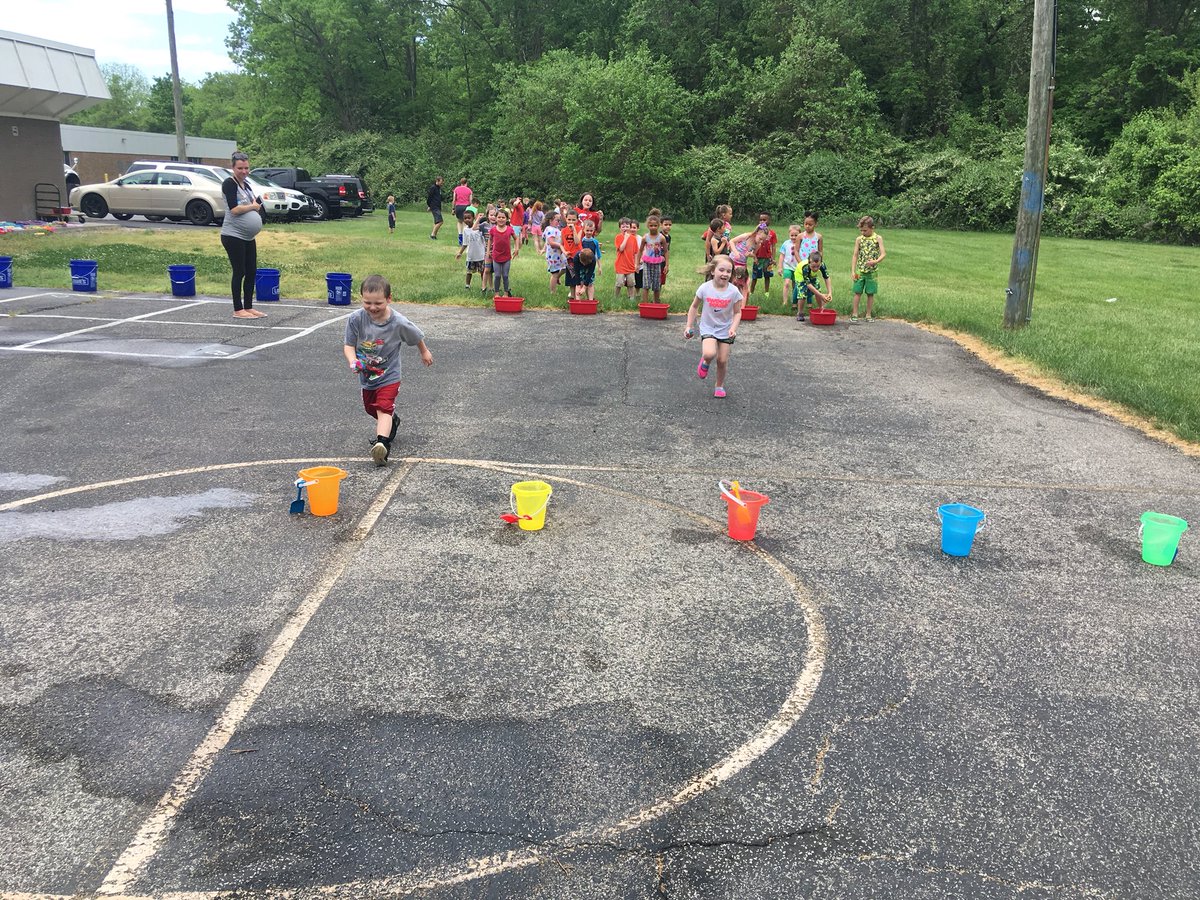 GabriellePurdy1's tweet photo. We had so much fun splashing around on water day! #DecaturProud #LibertyHawks @indyprincipal https://t.co/anuiyHqHnh