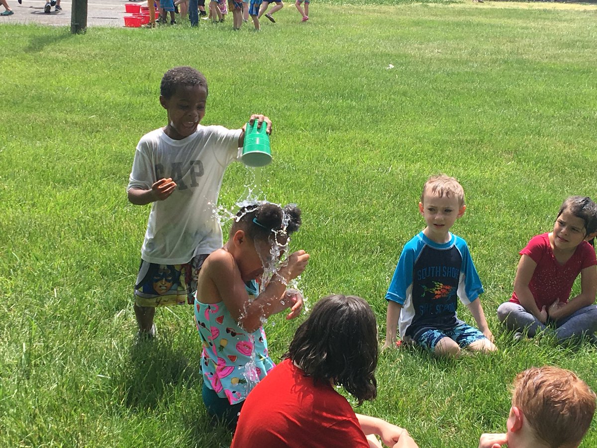 GabriellePurdy1's tweet photo. We had so much fun splashing around on water day! #DecaturProud #LibertyHawks @indyprincipal https://t.co/anuiyHqHnh
