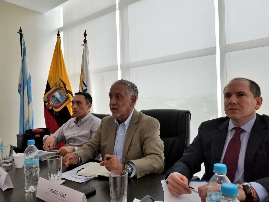 ViceminEnergia's tweet image. Ministro de @EnergiaEc, @CarlosPerez_MH indica que se evaluarán tres aspectos principales en la gestión del personal: técnico,  eficiencia y honestidad. Con ello se busca optimizar el trabajo en el sector eléctrico.  @emco_ep