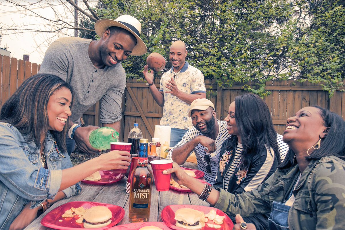CanadianMist's tweet photo. Great friends, great whisky, great times. #SimplyTogether https://t.co/a5Mn8dTpp8