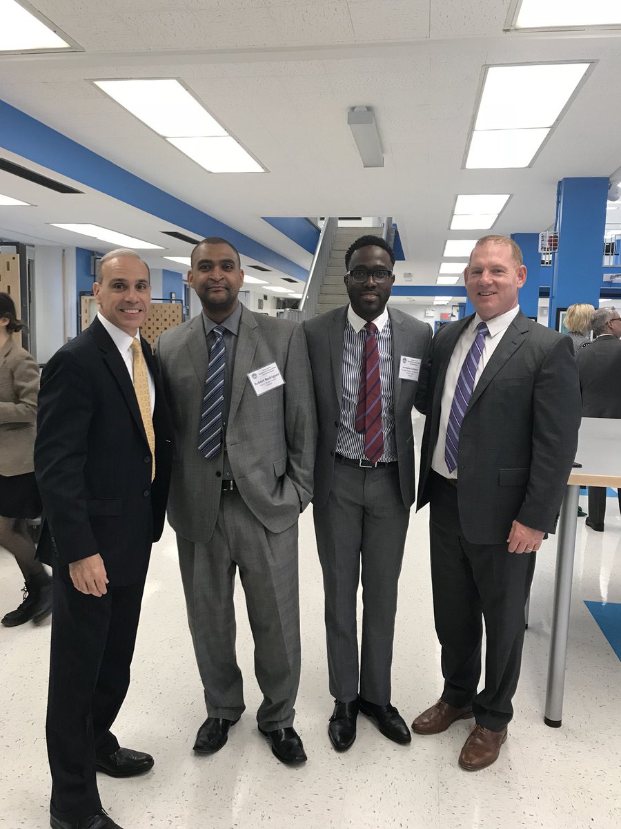 CSD31SI's tweet photo. #SIMBK w/constituents from @District31R @NYCSchools @NYSEDNews & #StatenIsland Community.....BP James Oddo, Principal Rodriguez, Principal Cameron, ED Moran, Bobby Digital, Tracy Atkins & many more! #Inspired31 @MBK_Alliance https://t.co/EQcUqy8f9w