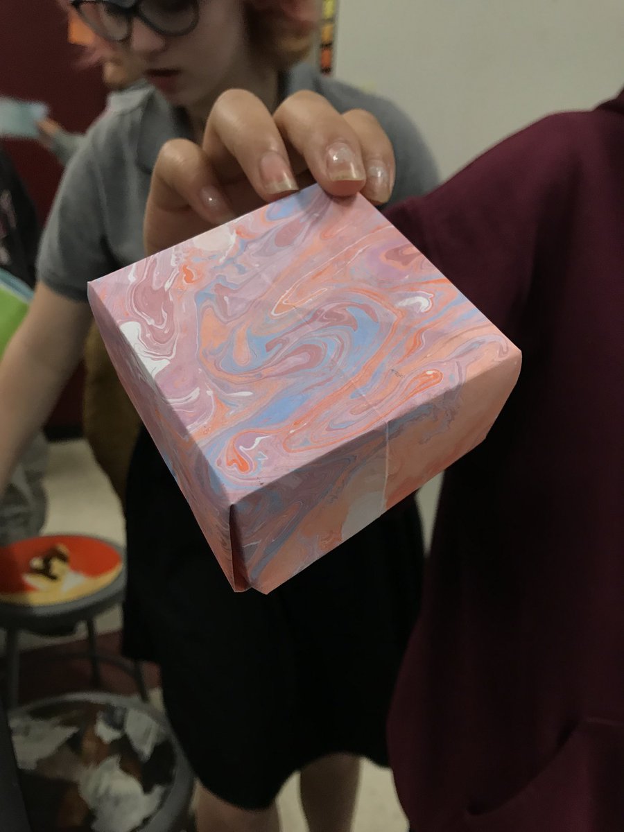 teachrad_art's tweet photo. Origami with our marbled papers! https://t.co/j97B5vLrKc