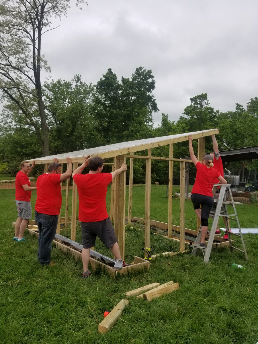 nicsomething's tweet photo. #UCServes https://t.co/jLI33CvWHg
