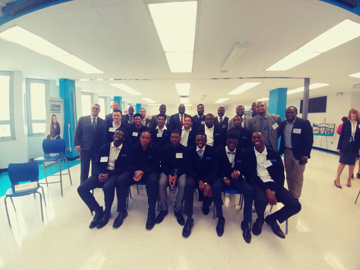 CSD31SI's tweet photo. Amazing gentleman from schools around @District31R w/Sup Lodico, Exec. Director Moran, Principals, Assistant Principals, Educators & FSC members at today’s @MBK_Alliance Convening in the #BPHoS #SIMBK @PS18JGW https://t.co/PbqJU2tMPV