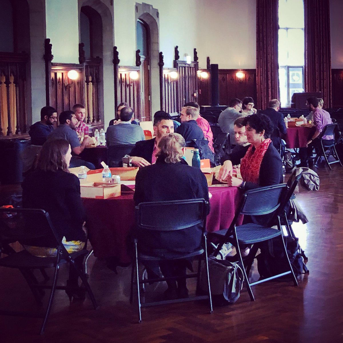 UChicago_GRAD's tweet image. Networking lunch with alumni #UChicago #teachingconference