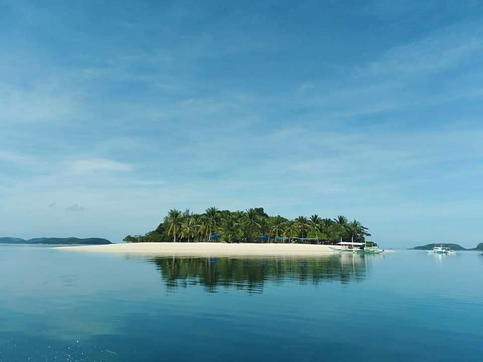 KawilTours's tweet photo. #Dicalatan Island is one of our popular #islandovernight destinations. Also known as #PassIsland, this is a great jump-off point for exploring islands in #Busuanga area such as #BlackIsland, #Calauit, #NorthCay and #Calumbuyan.
#Culion #Coron #Palawan #KawilTours #islandcamping https://t.co/WaHzyas8b1
