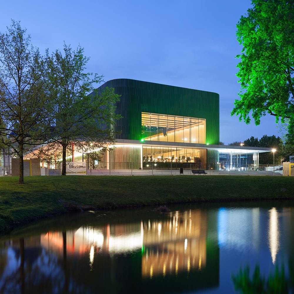 Onze Parkzaal is dubbel in de prijzen gevallen! 🏆🎉

Niet alleen hebben we de Heuvelinkprijs 2018 gewonnen, ook de prestigieuze BNA Beste Gebouw Van Het Jaar 2018 in de categorie 'Identiteit en Icoonwaarde' hebben we in de wacht gesleept! <a href="/vDKArch/">van Dongen-Koschuch</a> <a href="/gemeentearnhem/">Gemeente Arnhem</a>