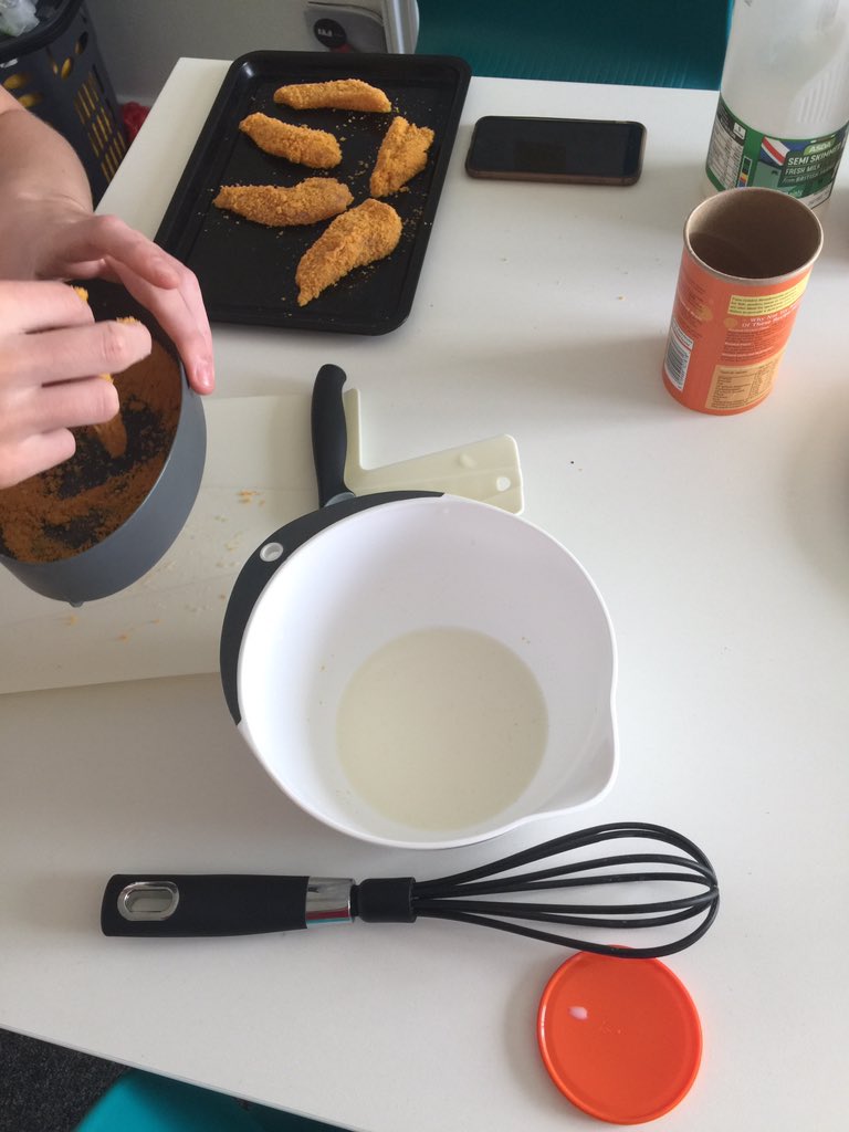 207Flat's tweet photo. Got a michelin star chef in the flat tonight. Homemade chicken goujons are on their way to our tummies https://t.co/97Mo1wWCtI