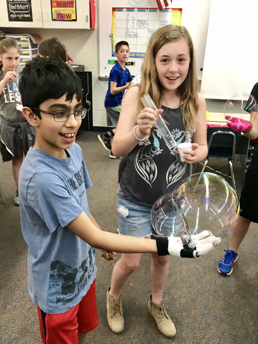 Kstrobelt's tweet photo. More bubble fun!
#EWpride #allywill225 #Kstrobelt https://t.co/adER1nTRXm