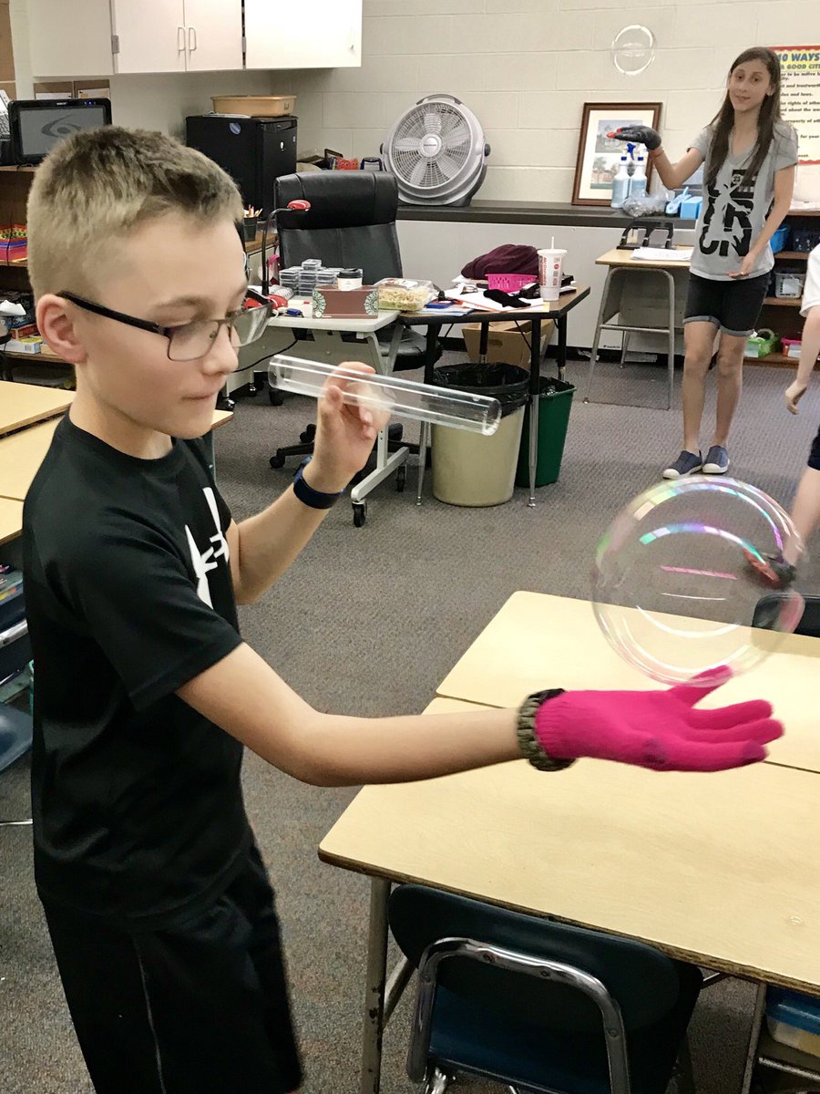 Kstrobelt's tweet photo. More bubble fun!
#EWpride #allywill225 #Kstrobelt https://t.co/adER1nTRXm