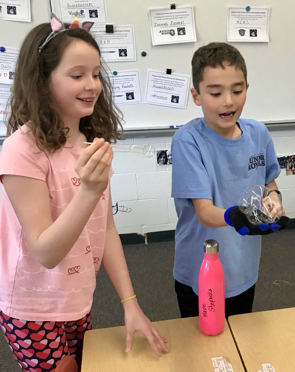 Kstrobelt's tweet photo. More bubble fun!
#EWpride #allywill225 #Kstrobelt https://t.co/3GpCyPPOv8