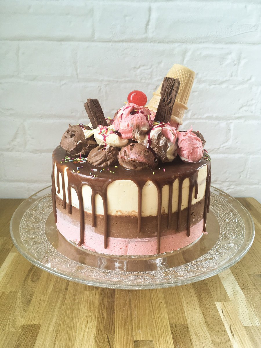 tspcake's tweet image. Which was your favourite flavour in the Neapolitan tub? 🍫chocolate, 🍨vanilla or 🍓strawberry #tspcake #neapolitanicecreamcake #sundee #stokeontrent