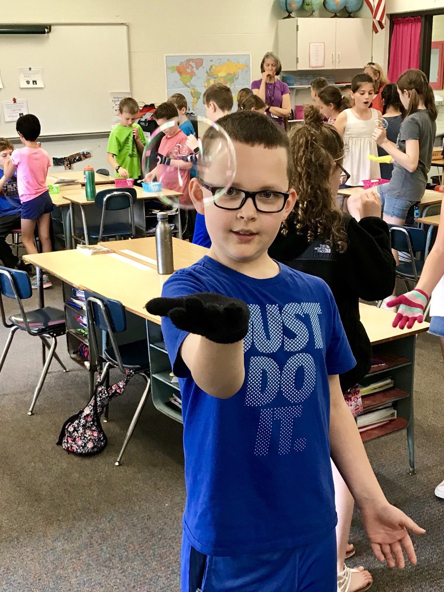Kstrobelt's tweet photo. More bubble fun!
#EWpride #allywill225 #Kstrobelt https://t.co/OQYxG3XoFH