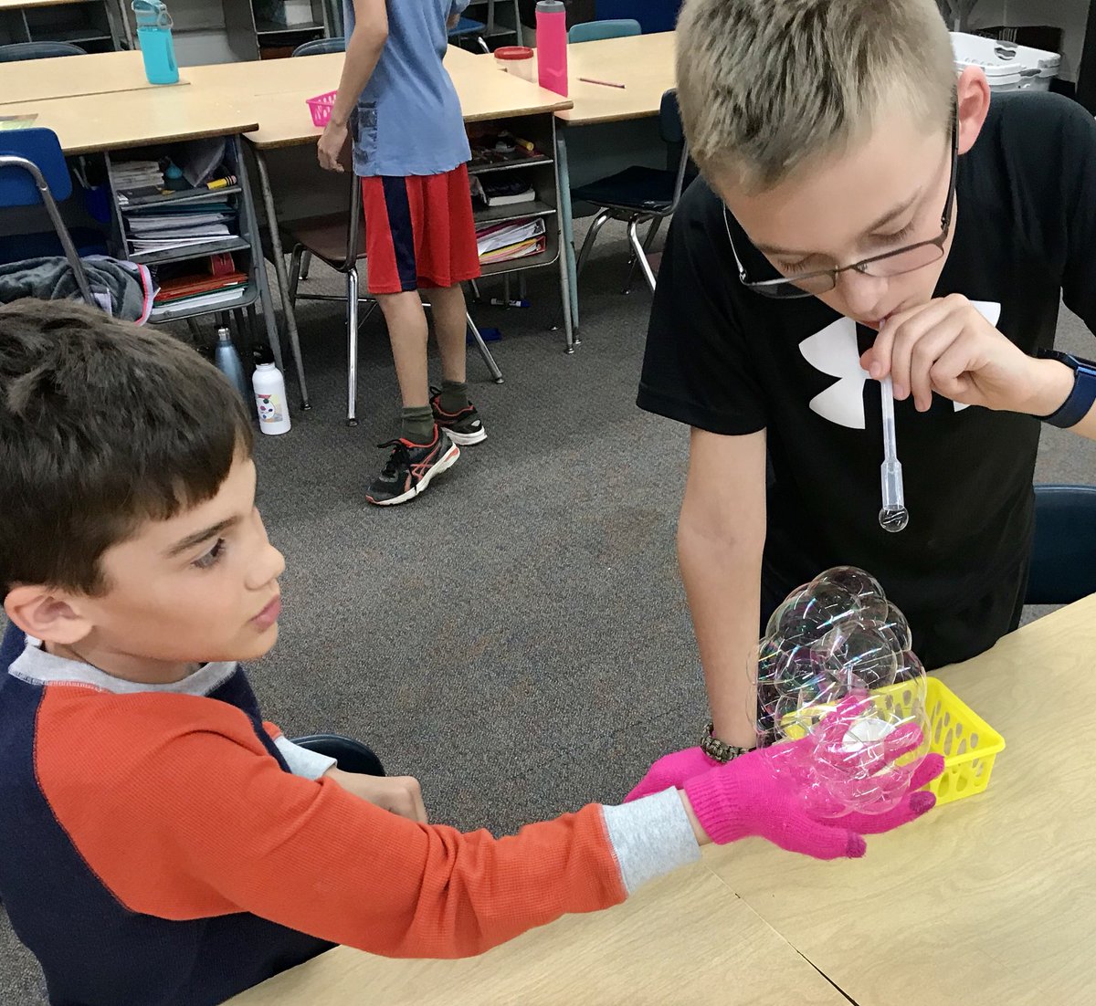Kstrobelt's tweet photo. More bubble fun!
#EWpride #allywill225 #Kstrobelt https://t.co/OQYxG3XoFH