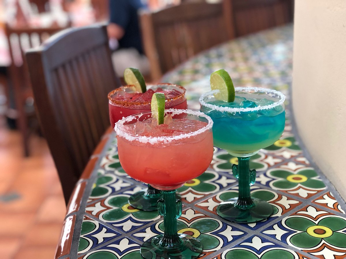 Fri-YAY! Kick off your weekend with happy hour from 4-7pm! #SkyRanchSJC