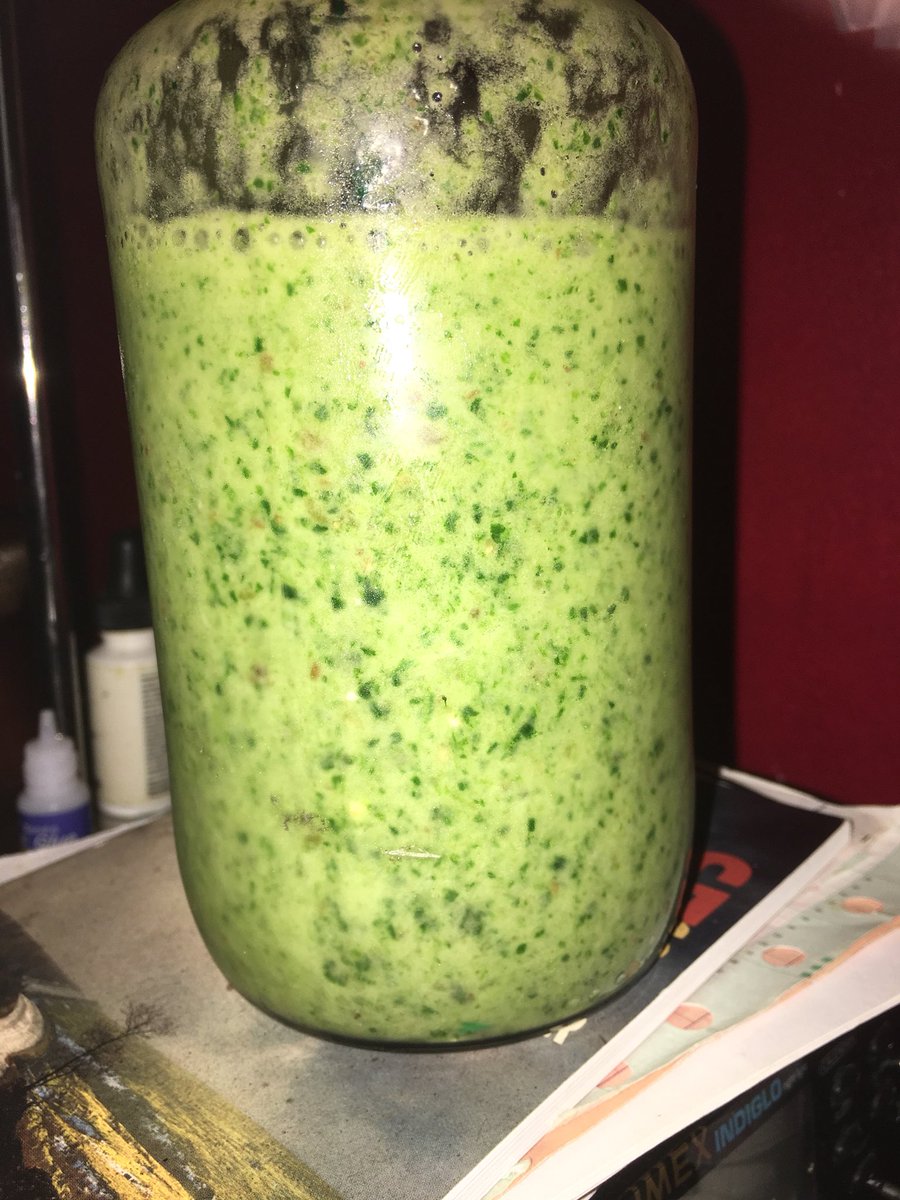 product_snob's tweet photo. So it’s Friday and I’m doing a raw VEGAN challenge with @Kishaplus4 so excited day 3 just broke my fast with this beauty #teamhealthy #spinach #bananas #dates #alkalinewater https://t.co/MCq9LK5Yvb
