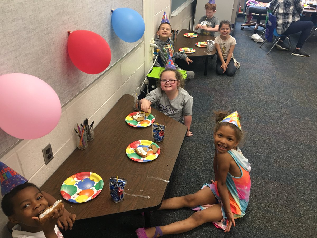 GabriellePurdy1's tweet photo. We’re having a birthday party to celebrate everyone’s birthday this year 🎉 #LibertyHawks #DecaturProud https://t.co/vOIykCJ8Hr