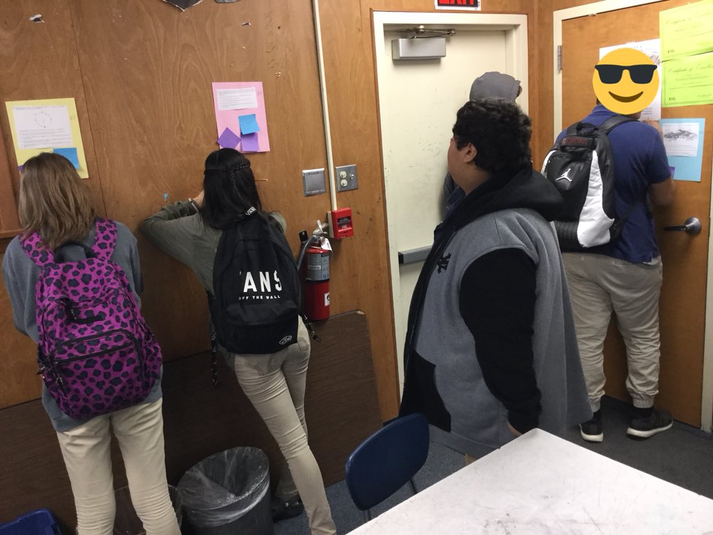 MrDelgadoSci's tweet photo. First, students assess past STAAR questions to create their own personal vocabulary list. Then, they quiz each other. #scienceSTAARblitz #becausescience @NISDSecScience https://t.co/QZrJSGhJuh
