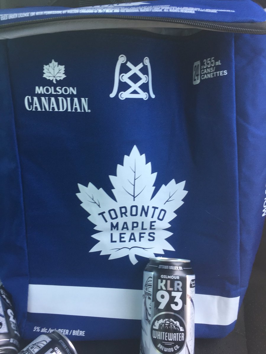 sh_aronL's tweet photo. Woohoo 🎉 I got the @MapleLeafs cooler bag and @DougGilmour93 #KLR93 beer 🍺 #Score for me!! #TMLtalk https://t.co/JTz2vDN6Ck