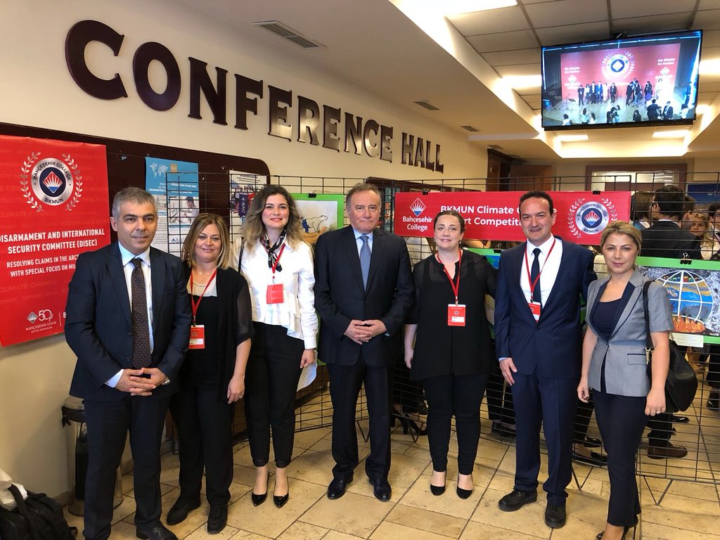 bhcshr_samlise's tweet photo. BKMUN toplantısı için BAU da bulunan BK Atakum Kampüsü İngilizce Öğretmenlerimiz,Kurucumuz Sn @EnverYucel ,Genel Müdürümüz @dagozlem  ve Bölge Koordinatörümüz @Savas_BOYAR İle bir araya gelerek proje çalışmalarımızı paylaştılar https://t.co/ZnTdIGaGwD