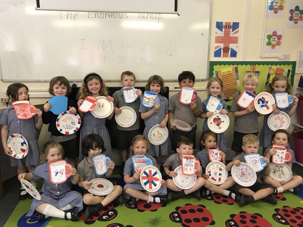winterfoldhs's tweet photo. Reception pupils celebrate the Royal Wedding with hand drawn plates and mugs. #WHSReception https://t.co/eDjNCiyk83