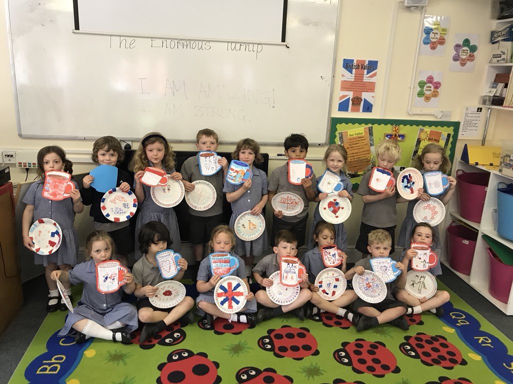 winterfoldhs's tweet photo. Reception pupils celebrate the Royal Wedding with hand drawn plates and mugs. #WHSReception https://t.co/eDjNCiyk83