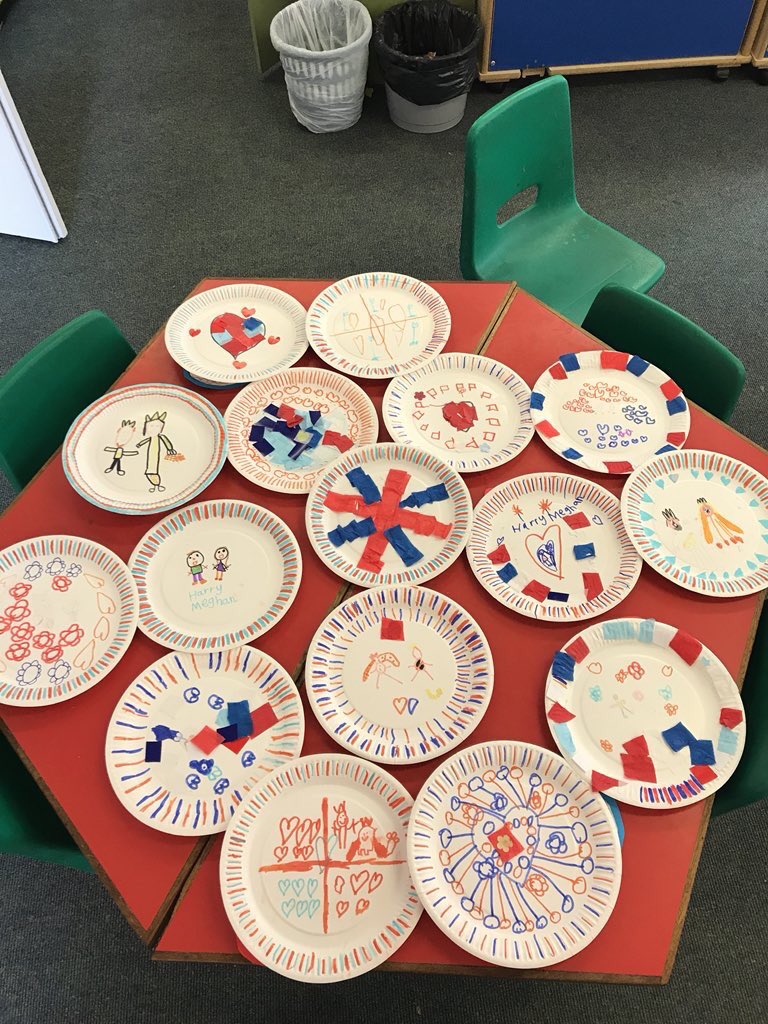 winterfoldhs's tweet photo. Reception pupils celebrate the Royal Wedding with hand drawn plates and mugs. #WHSReception https://t.co/eDjNCiyk83