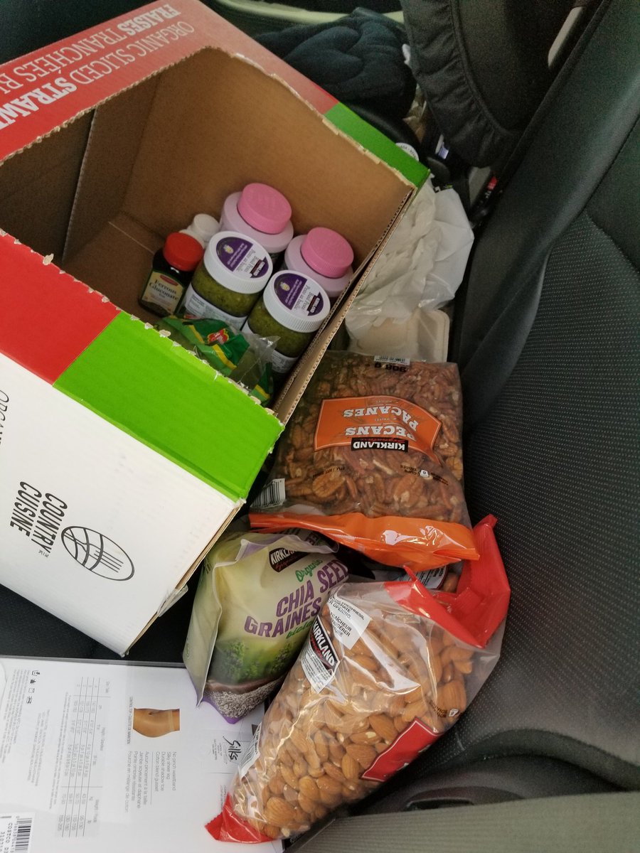 Amindfulway's tweet photo. @costcocanada when ur store is packed u really need more outdoor staff so customers don't have to do this to load their cars. https://t.co/LlSduxwEiM