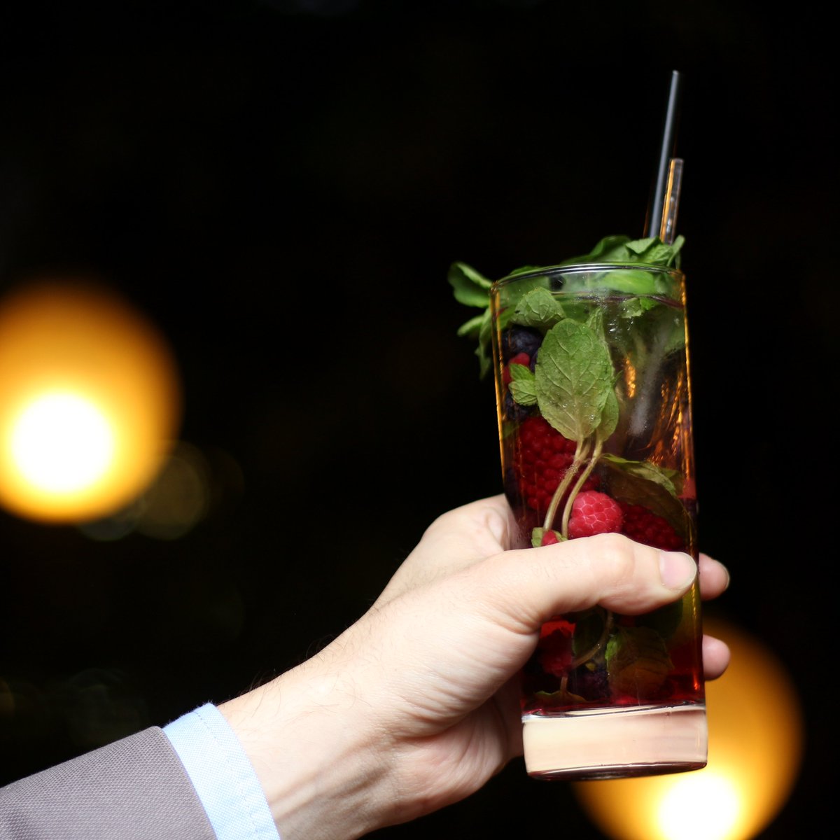 hotelmadero's tweet photo. Spending Saturday night with a drink in hand at White Bar! #HotelMadero #ThinkWhite https://t.co/M203B0VeWi