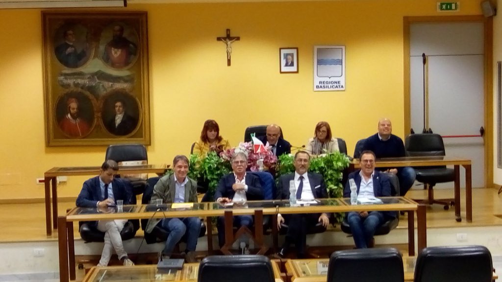 LucaBraia's tweet photo. #Forestazione2018 #RivoluzioneForestazione
A LAURIA con @marcepittella e sindacati.
3 anni di lavoro del #DipAgriBas è una intesa: #151giornate per tutti, #plateaunica, #progettounico,  #soggettounico, #TurnOver per 500 unità. Basta frammentazione, programmiamo il futuro! https://t.co/7v4nYAoeL2
