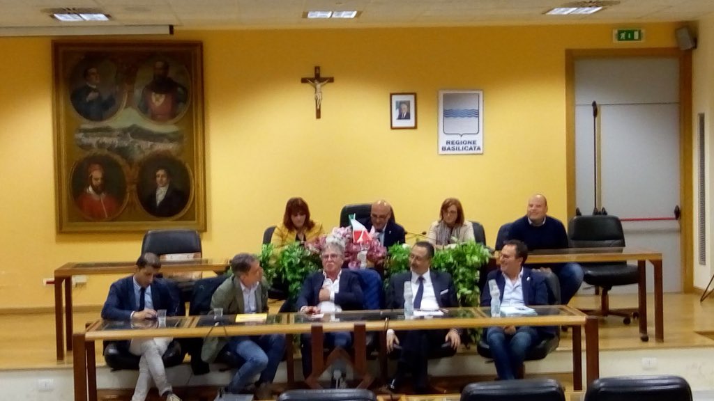 LucaBraia's tweet photo. #Forestazione2018 #RivoluzioneForestazione
A LAURIA con @marcepittella e sindacati.
3 anni di lavoro del #DipAgriBas è una intesa: #151giornate per tutti, #plateaunica, #progettounico,  #soggettounico, #TurnOver per 500 unità. Basta frammentazione, programmiamo il futuro! https://t.co/7v4nYAoeL2