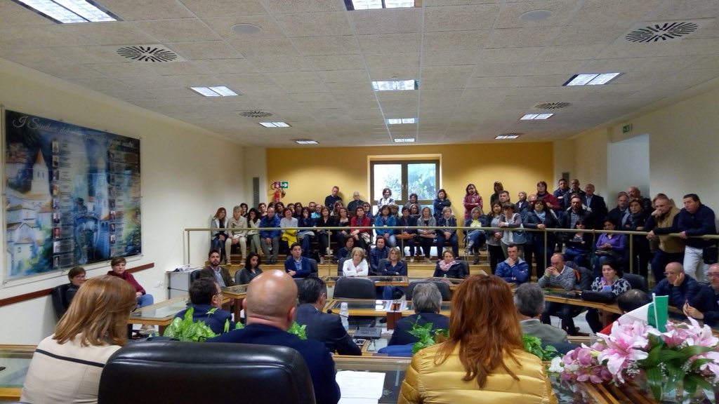 LucaBraia's tweet photo. #Forestazione2018 #RivoluzioneForestazione
A LAURIA con @marcepittella e sindacati.
3 anni di lavoro del #DipAgriBas è una intesa: #151giornate per tutti, #plateaunica, #progettounico,  #soggettounico, #TurnOver per 500 unità. Basta frammentazione, programmiamo il futuro! https://t.co/7v4nYAoeL2