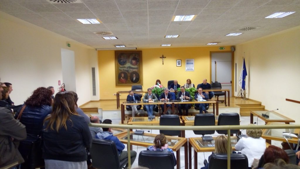 LucaBraia's tweet photo. #Forestazione2018 #RivoluzioneForestazione
A LAURIA con @marcepittella e sindacati.
3 anni di lavoro del #DipAgriBas è una intesa: #151giornate per tutti, #plateaunica, #progettounico,  #soggettounico, #TurnOver per 500 unità. Basta frammentazione, programmiamo il futuro! https://t.co/7v4nYAoeL2